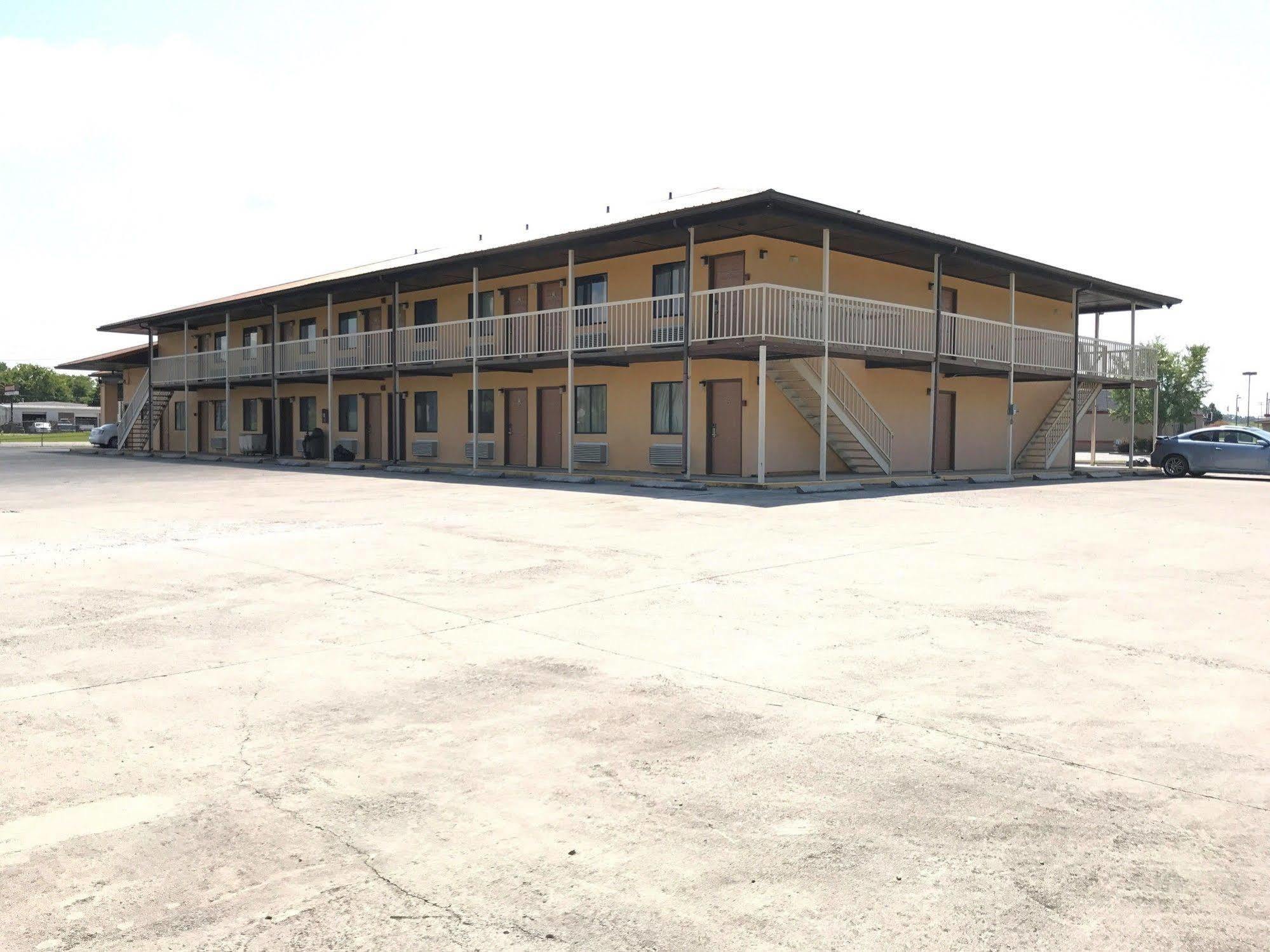 Motor Inns Of America Madisonville 外观 照片
