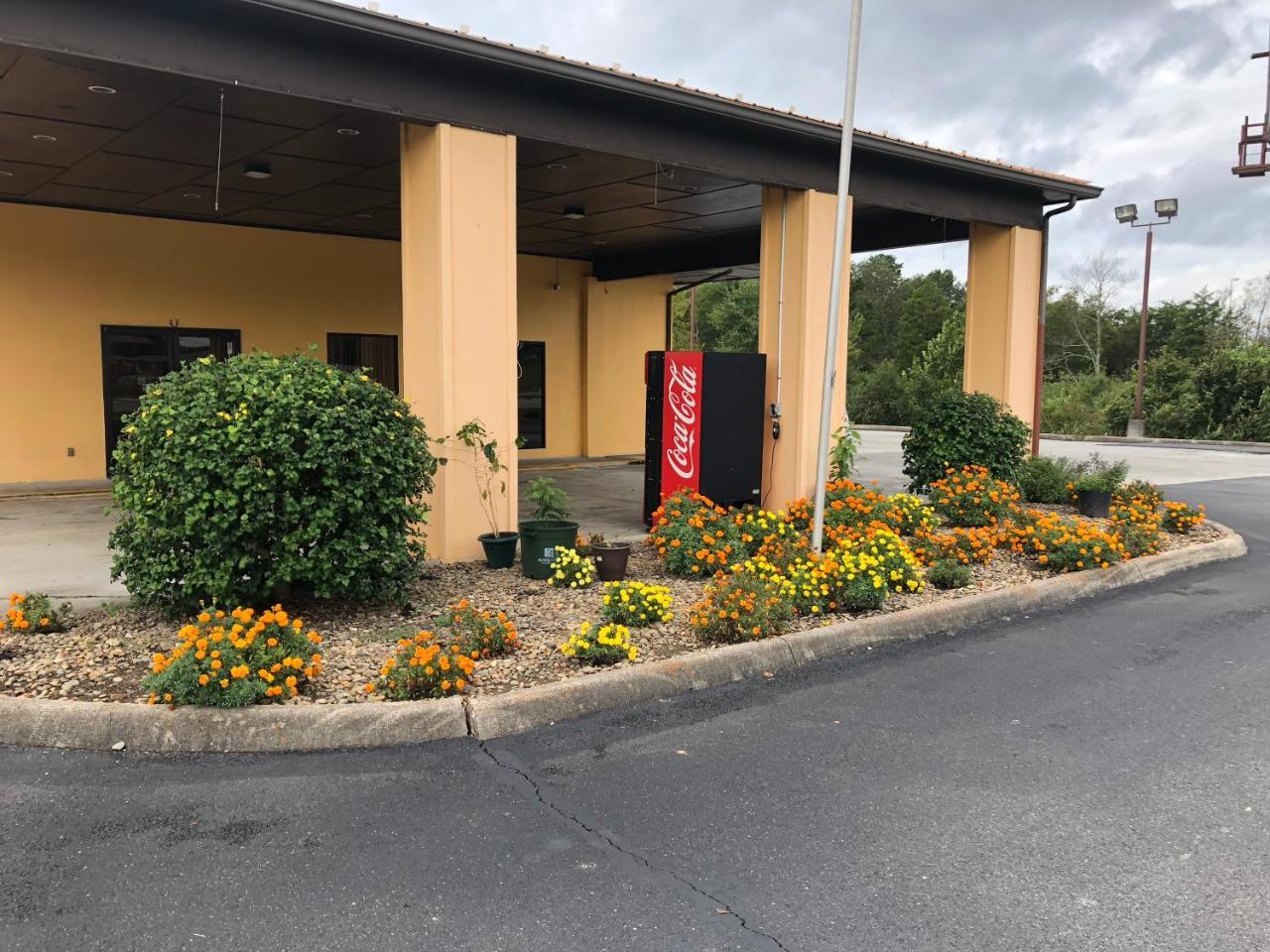 Motor Inns Of America Madisonville 外观 照片